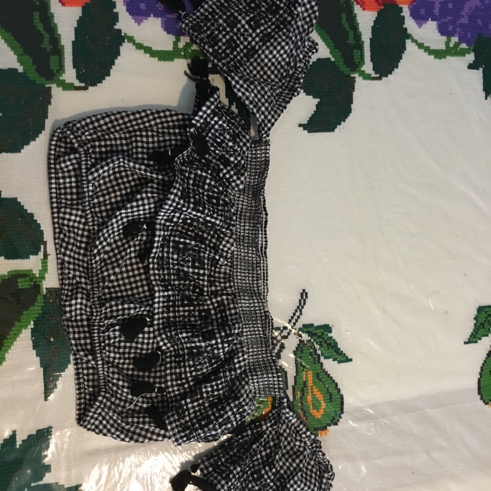 American Eagle crop top